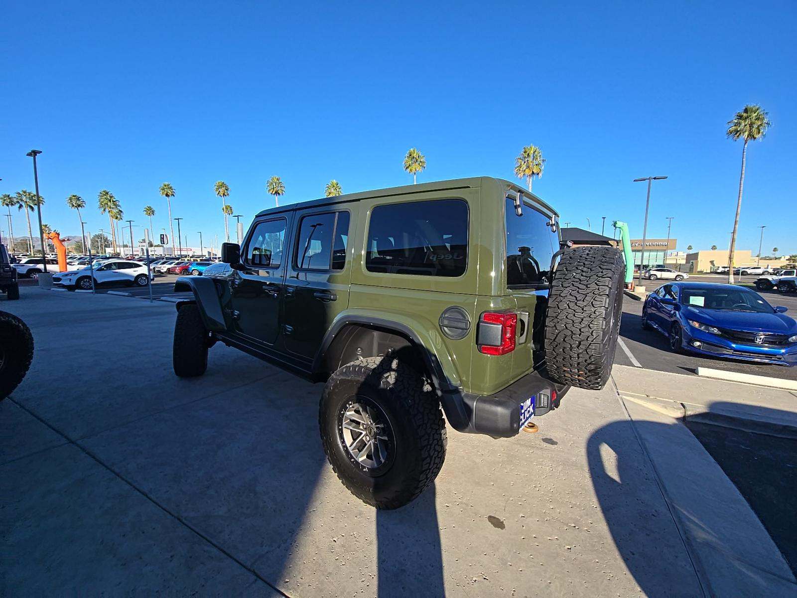 Jeep Wrangler 2023 — photo 2
