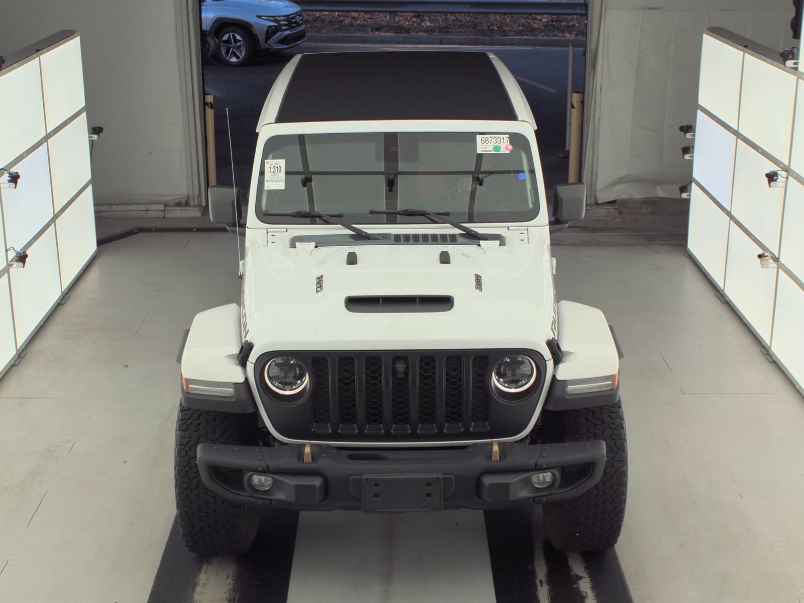 Jeep Wrangler 2023 — photo 2