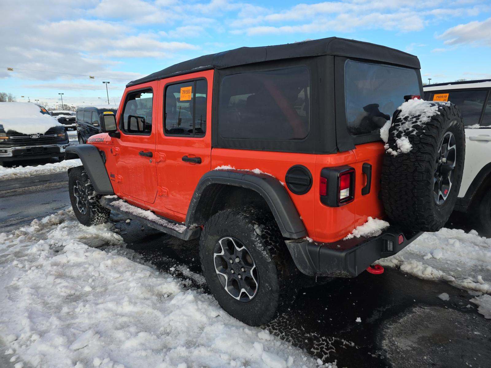 Jeep Wrangler 2023 — photo 2