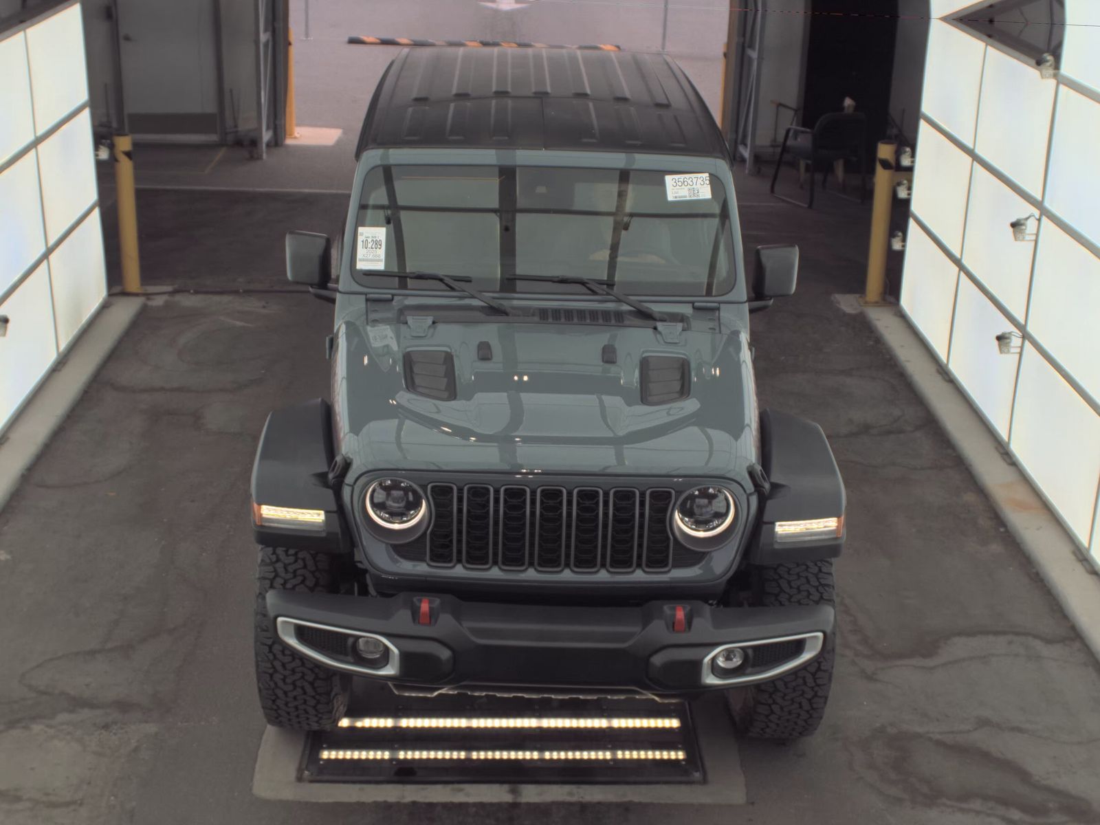 Jeep Wrangler 2025 — photo 2