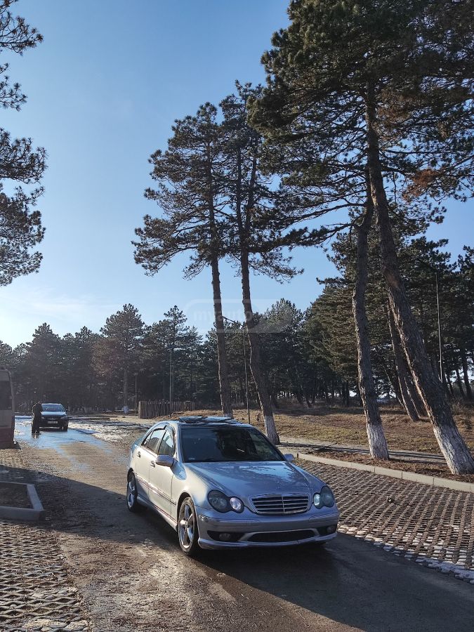 Mercedes-Benz C 240 2004 — photo 2
