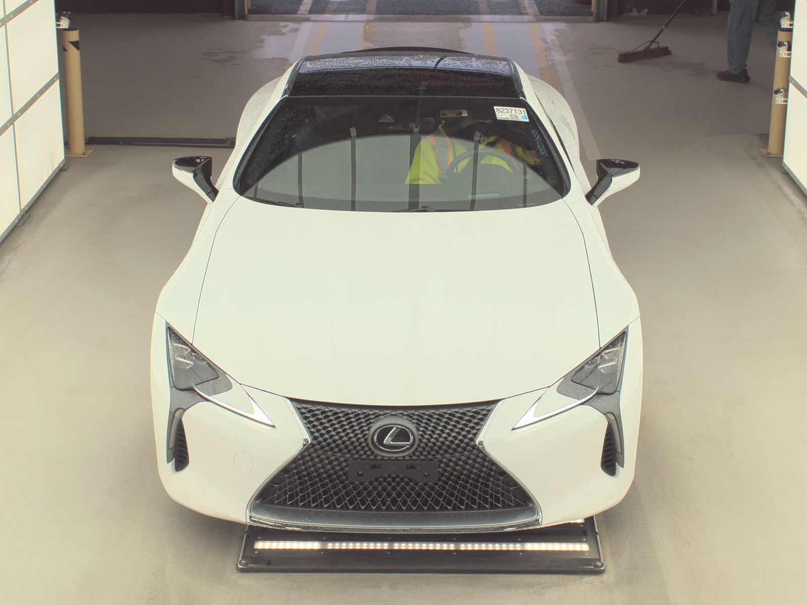 Lexus LC 500 2018 — photo 2
