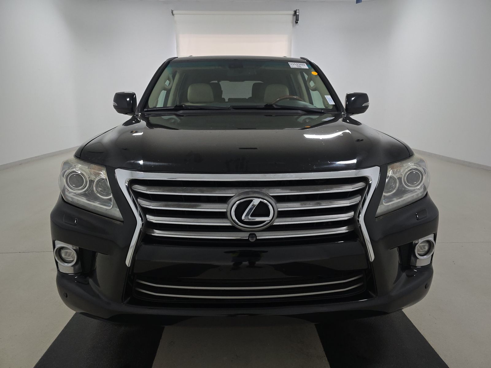 Lexus LX 570 2015 — photo 2