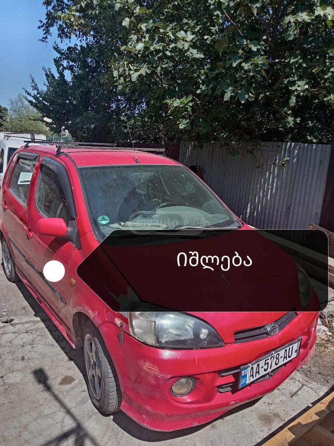 Daihatsu YRV