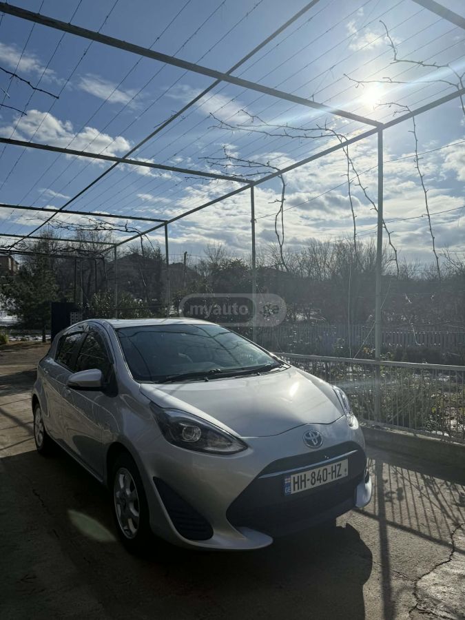 Toyota Aqua 2018 — photo 2