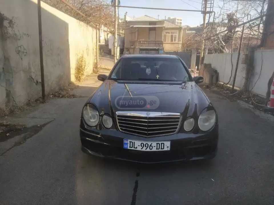 Mercedes-Benz E 500 2002 — photo 2