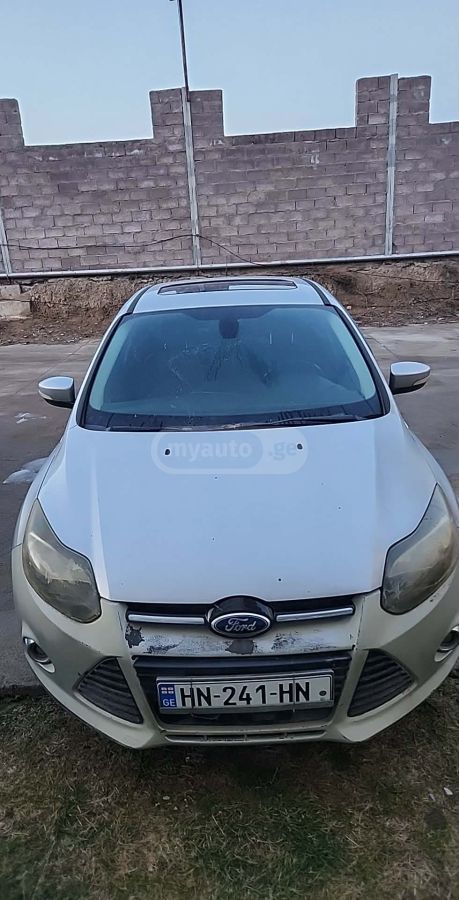 Ford Focus 2011 — photo 2