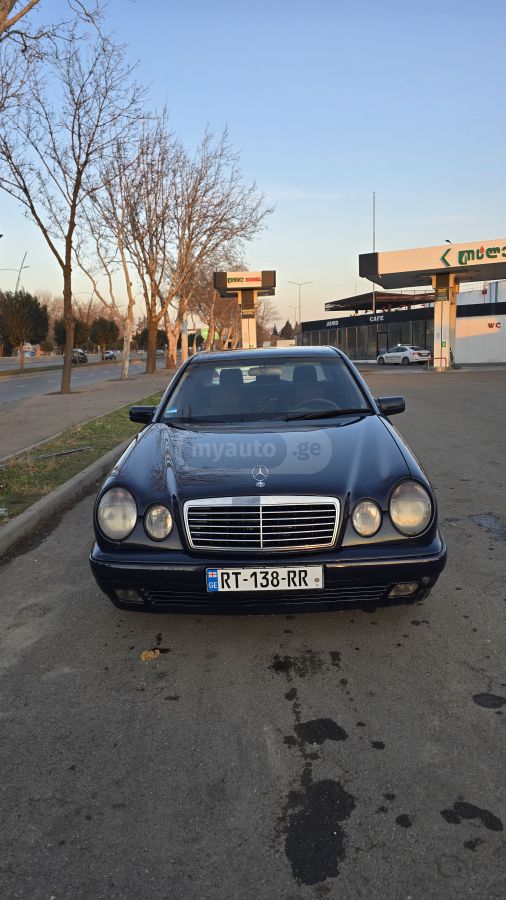 Mercedes-Benz E 240