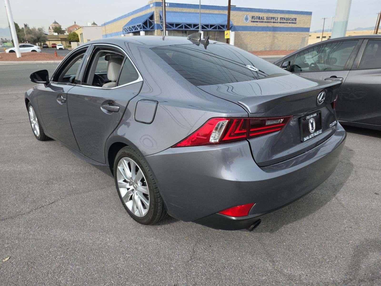 Lexus IS 250 2014 — photo 2