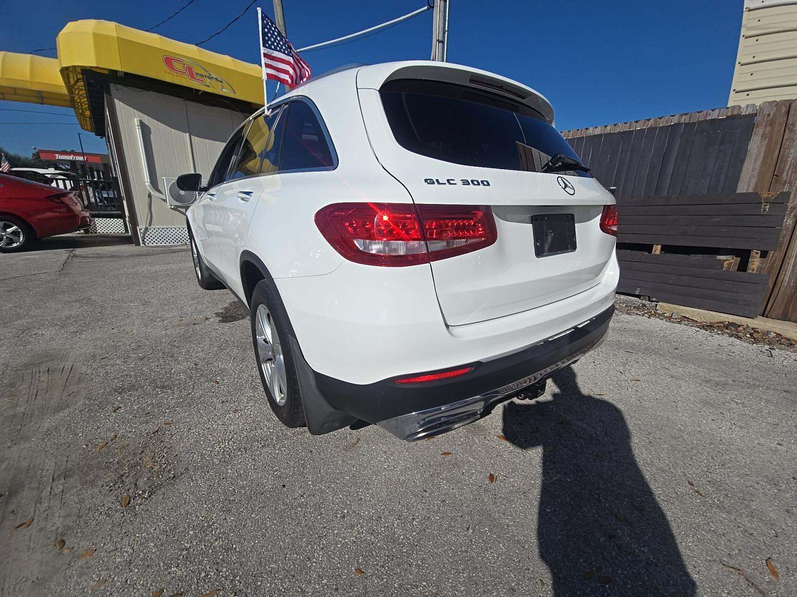Mercedes-Benz GLC 300 2018 — photo 2