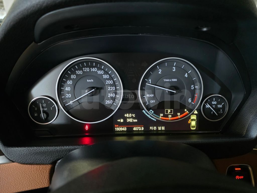 BMW 330 2015 — photo 2