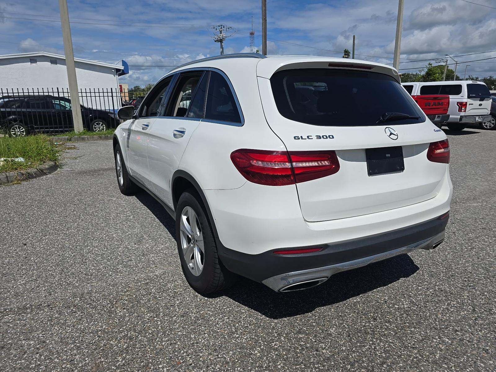 Mercedes-Benz GLC 300 2018 — photo 2