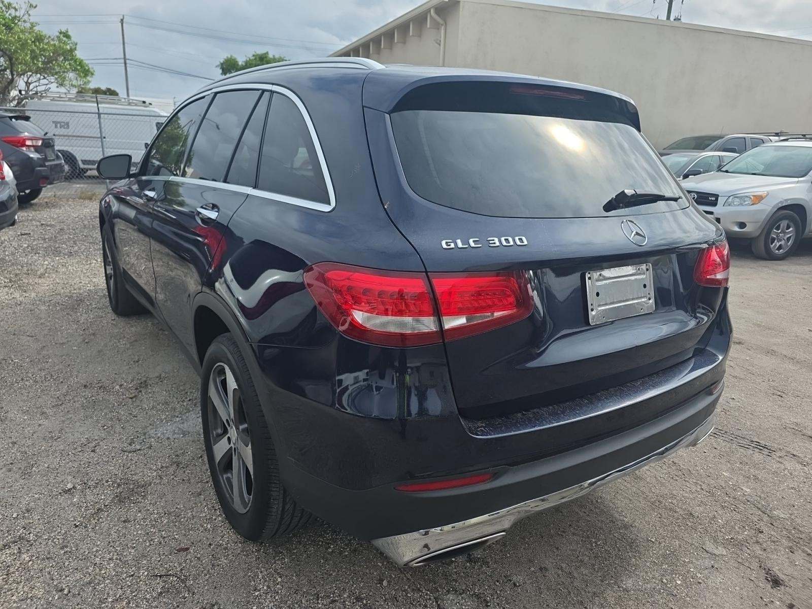 Mercedes-Benz GLC 300 2016 — photo 2