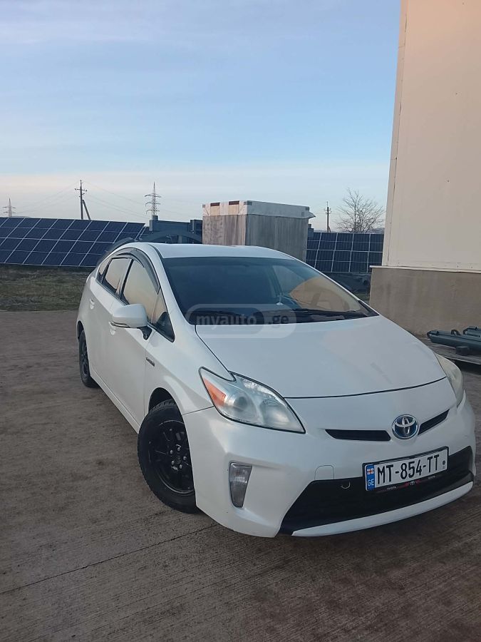 Toyota Prius 2013 — photo 2