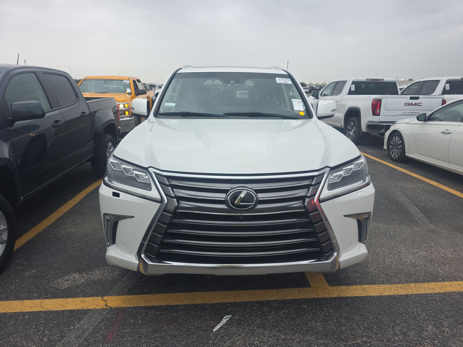 Lexus LX 570 2016 — photo 2