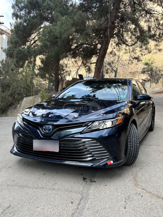 Toyota Camry 2018 — photo 2