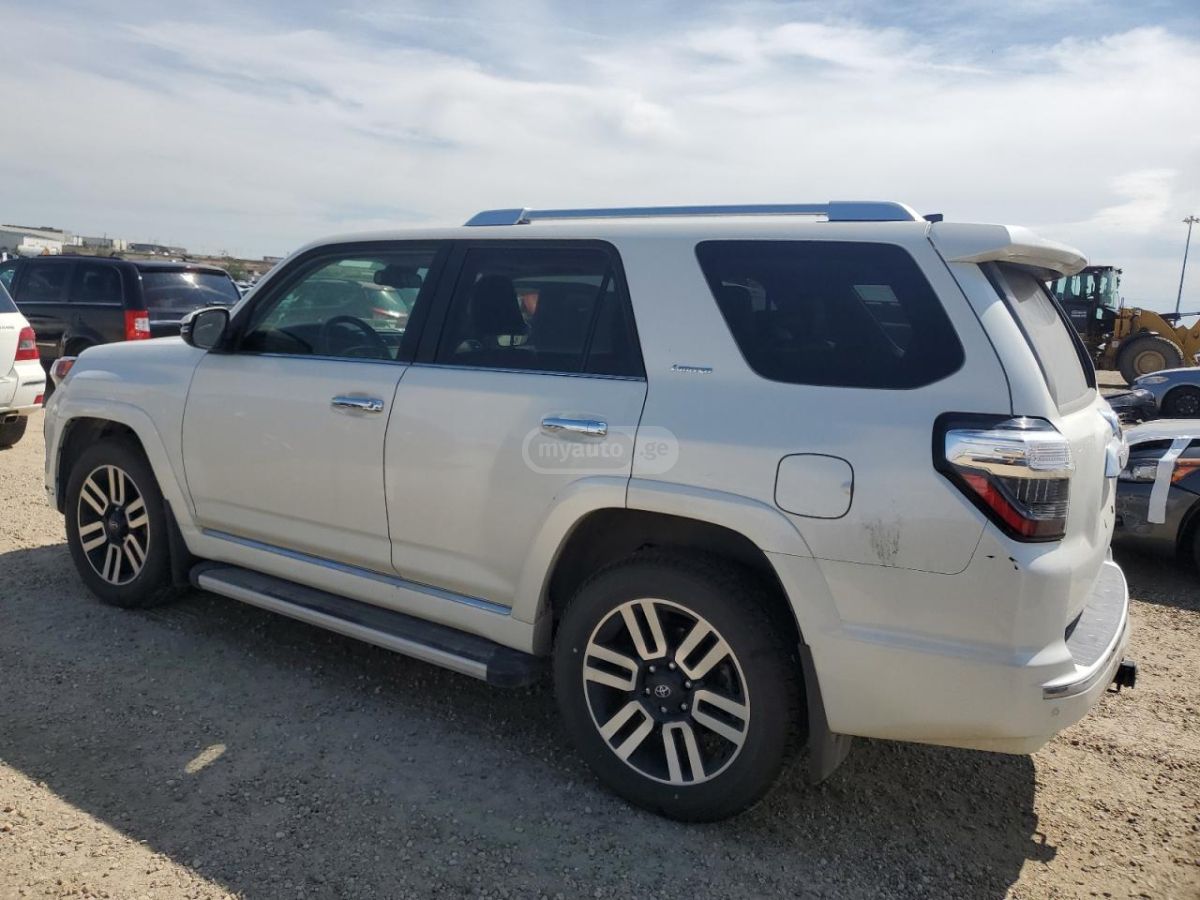 Toyota 4Runner 2022 — photo 2