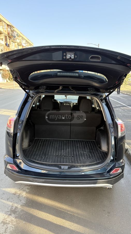 Toyota RAV4 2018 — photo 2