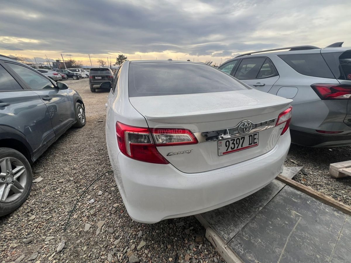Toyota Camry 2012 — photo 2