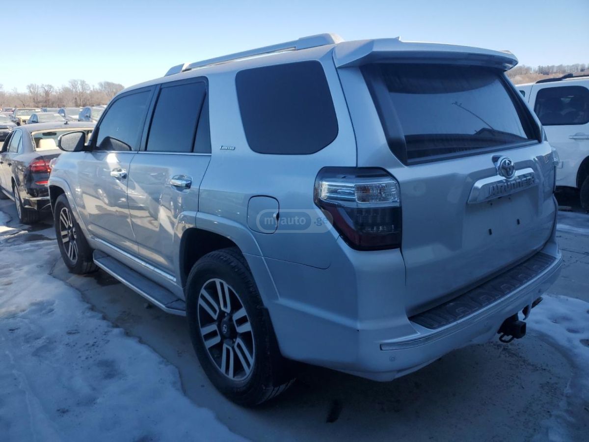 Toyota 4Runner 2015 — photo 2