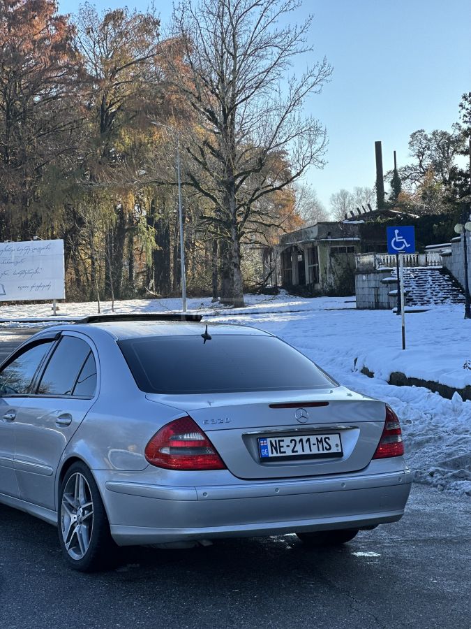 Mercedes-Benz E 320 2002 — photo 2