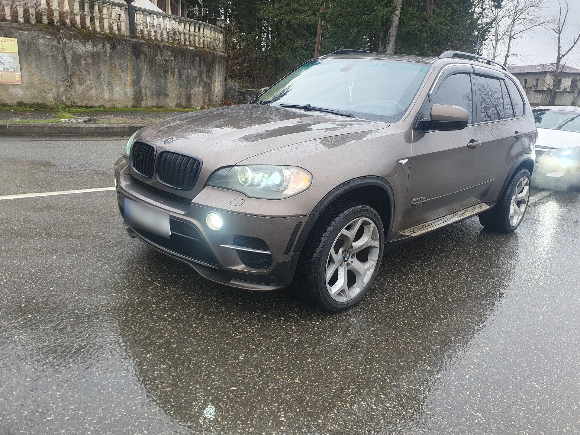 BMW X5 2010 — photo 2