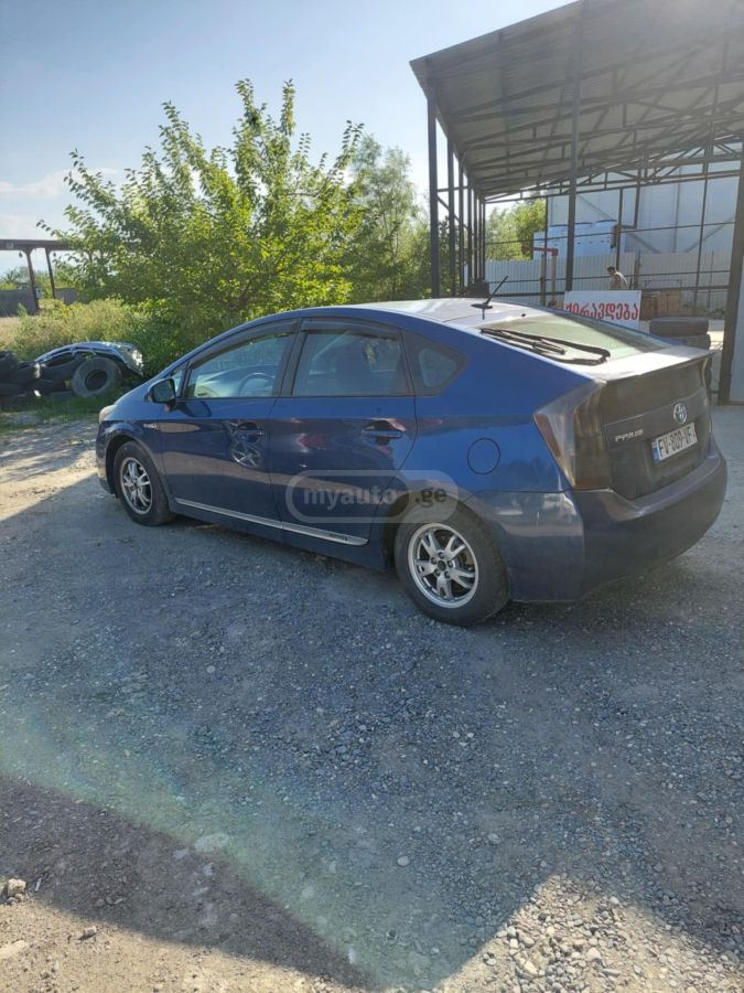 Toyota Prius 2011 — photo 2