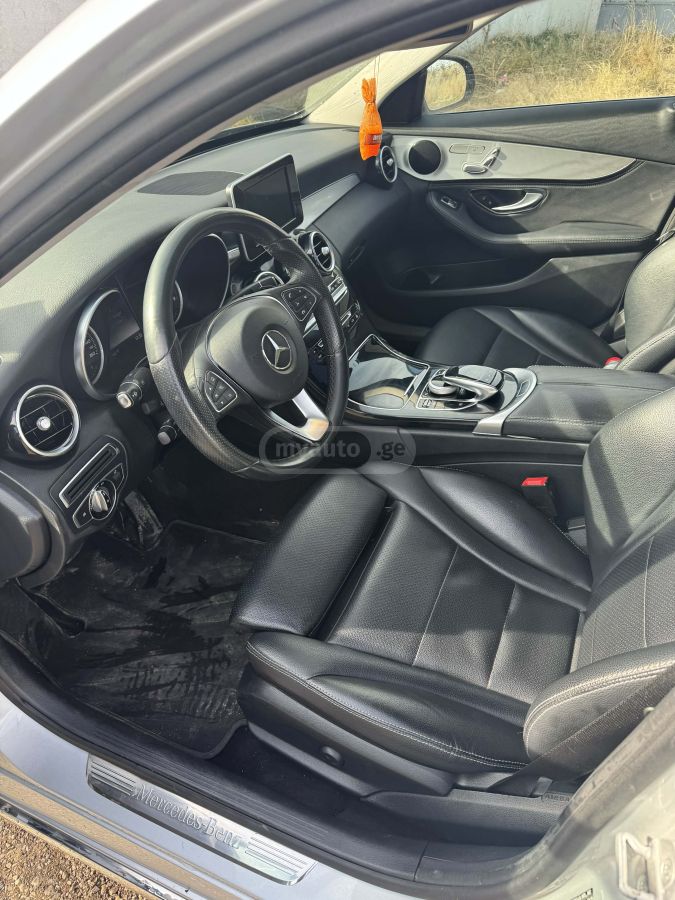 Mercedes-Benz C 300 2016 — photo 2