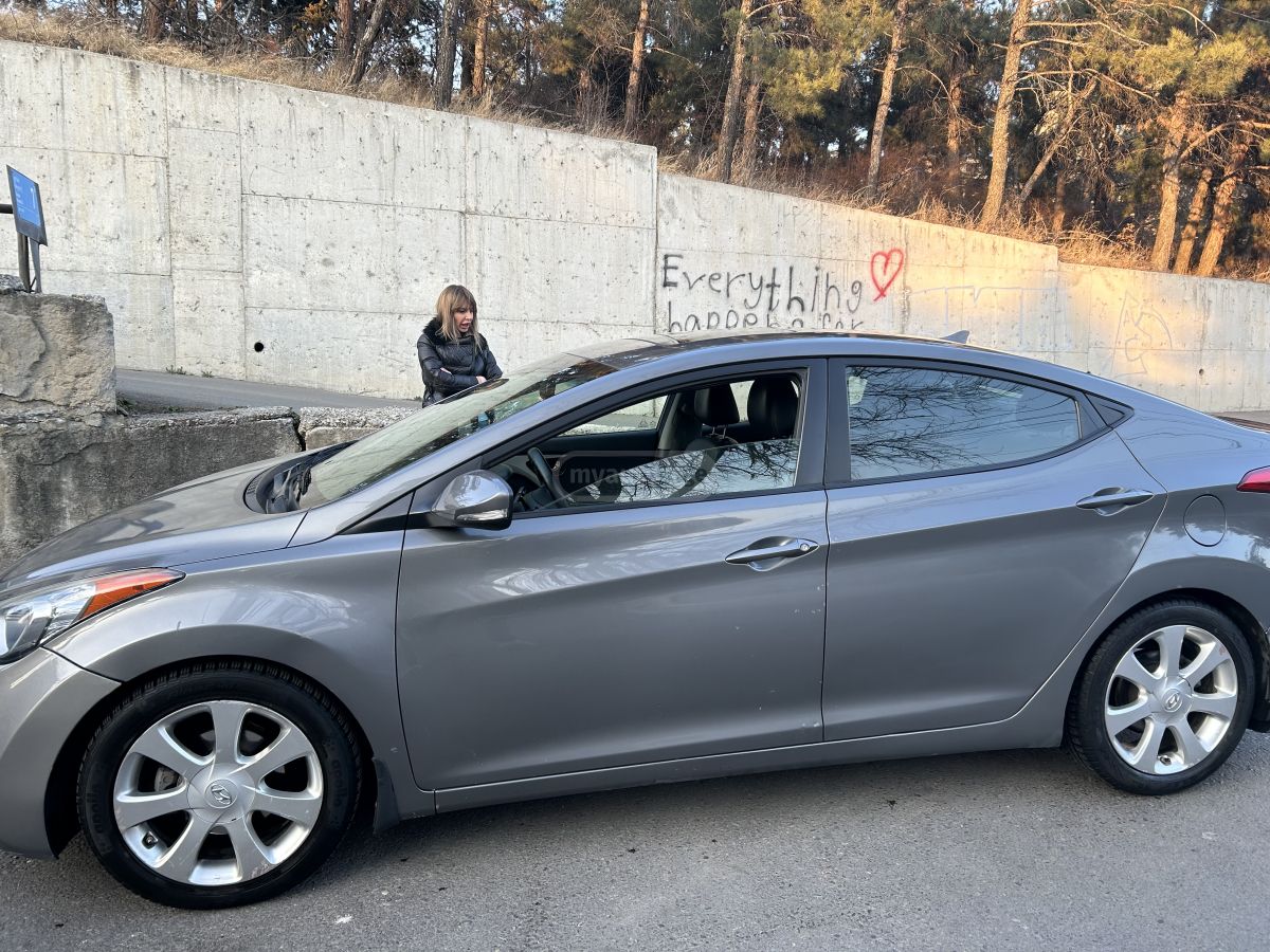 Hyundai Elantra 2013 — photo 2