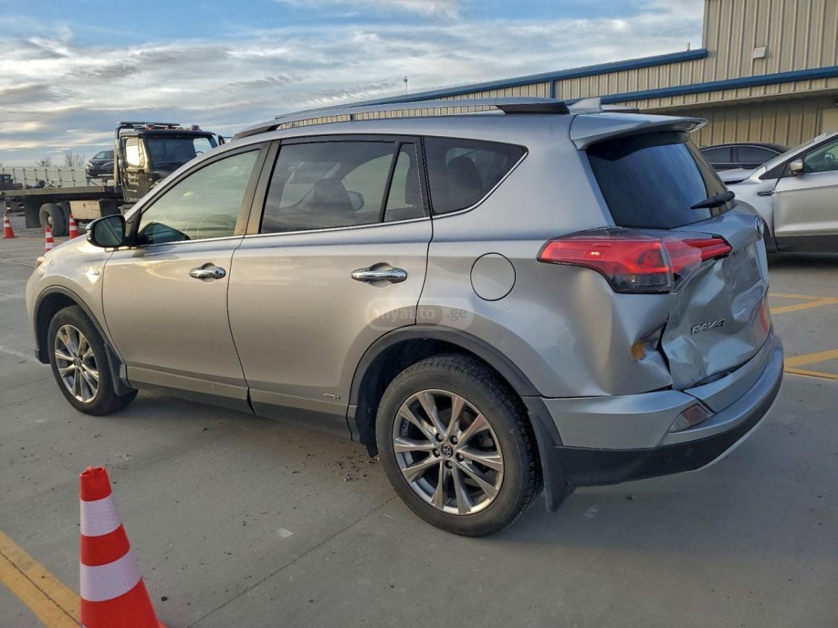 Toyota RAV4 2018 — photo 2