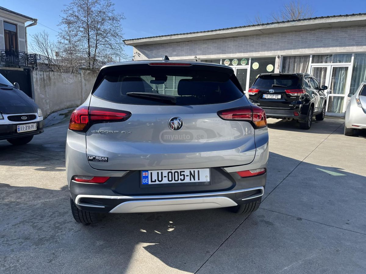 Buick Encore 2023 — photo 2