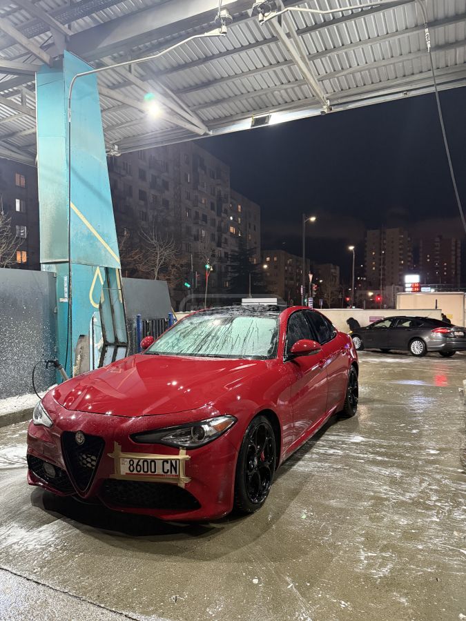 Alfa Romeo Giulia 2017 — photo 2