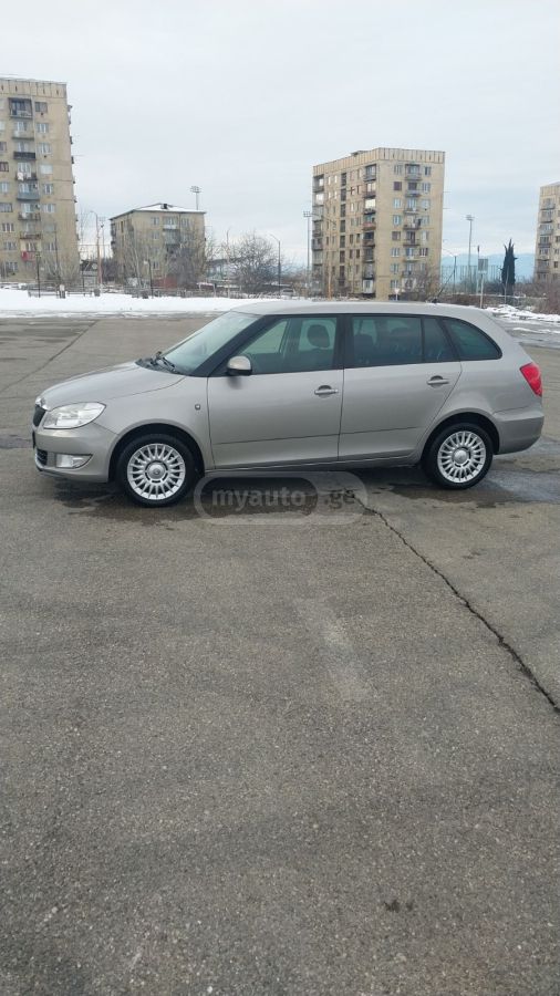 Skoda Fabia 2014 — photo 2