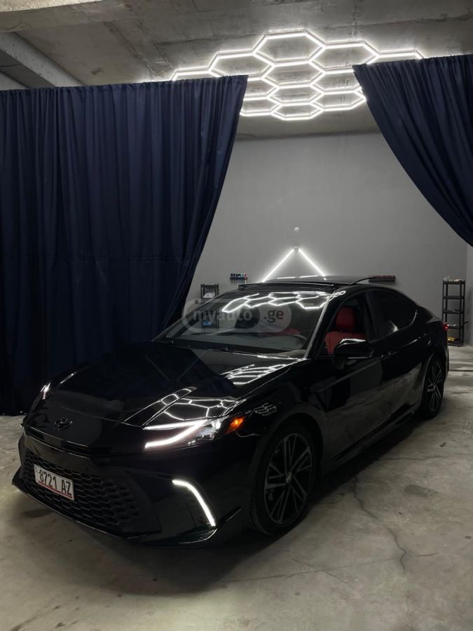 Toyota Camry 2025 — photo 2