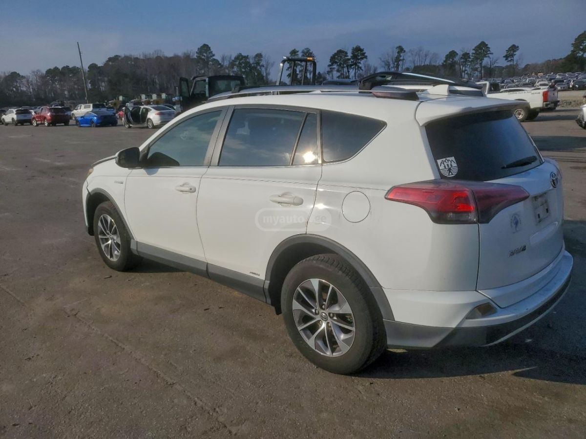 Toyota RAV4 2018 — photo 2