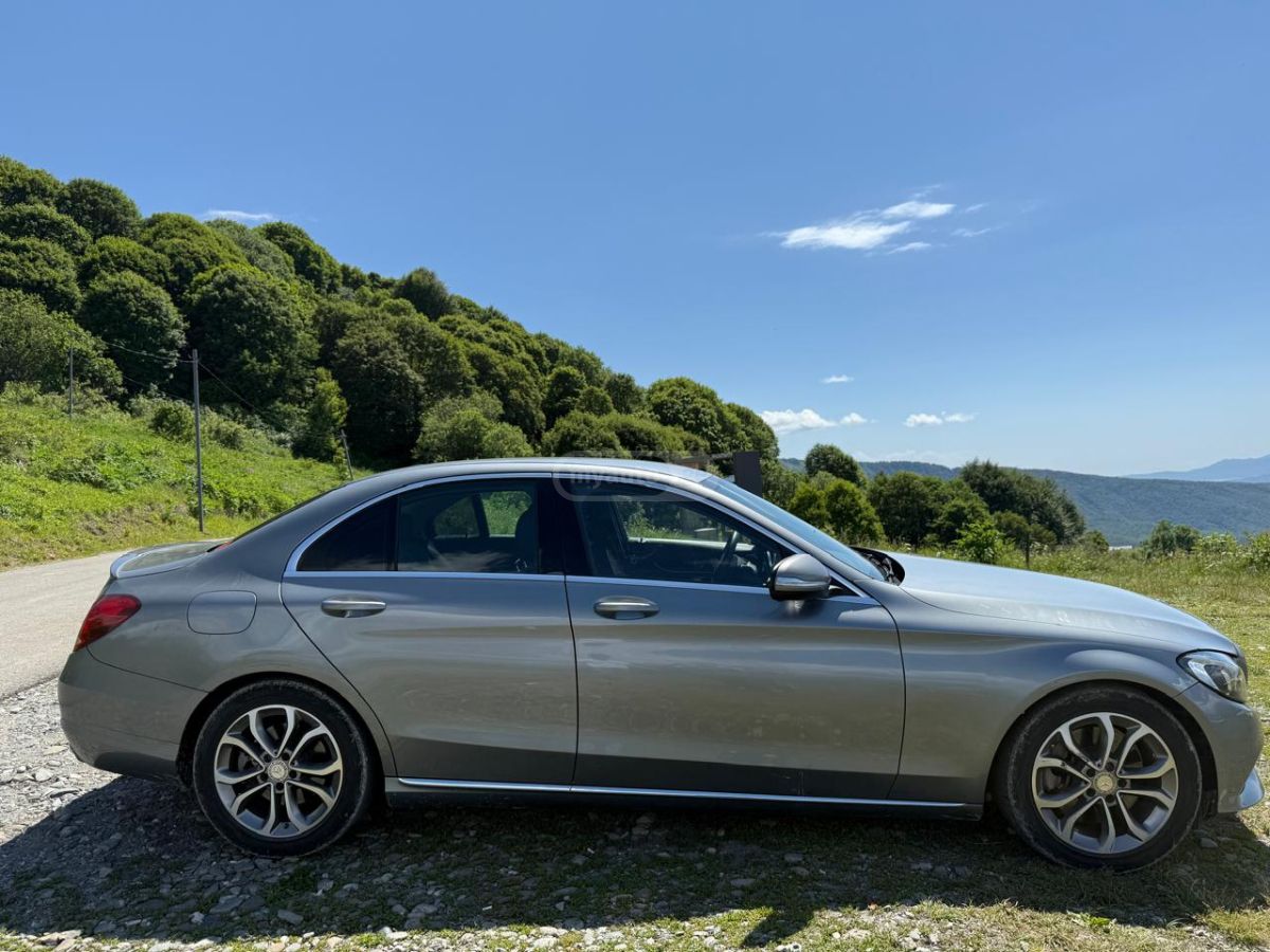 Mercedes-Benz C 300 2015 — photo 2