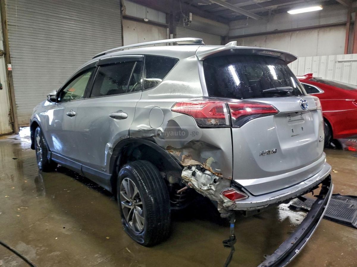 Toyota RAV4 2018 — photo 2
