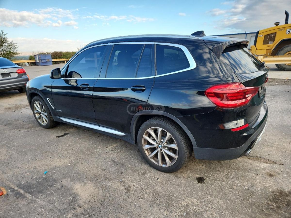 BMW X3 2018 — photo 2