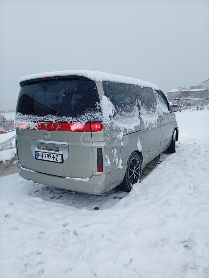 Nissan Elgrand 2003 — photo 2
