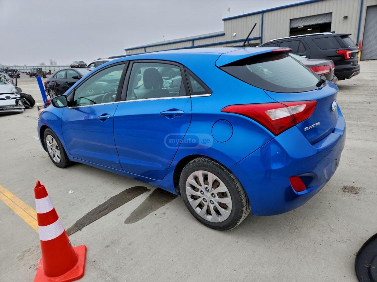 Hyundai Elantra 2017 — photo 2