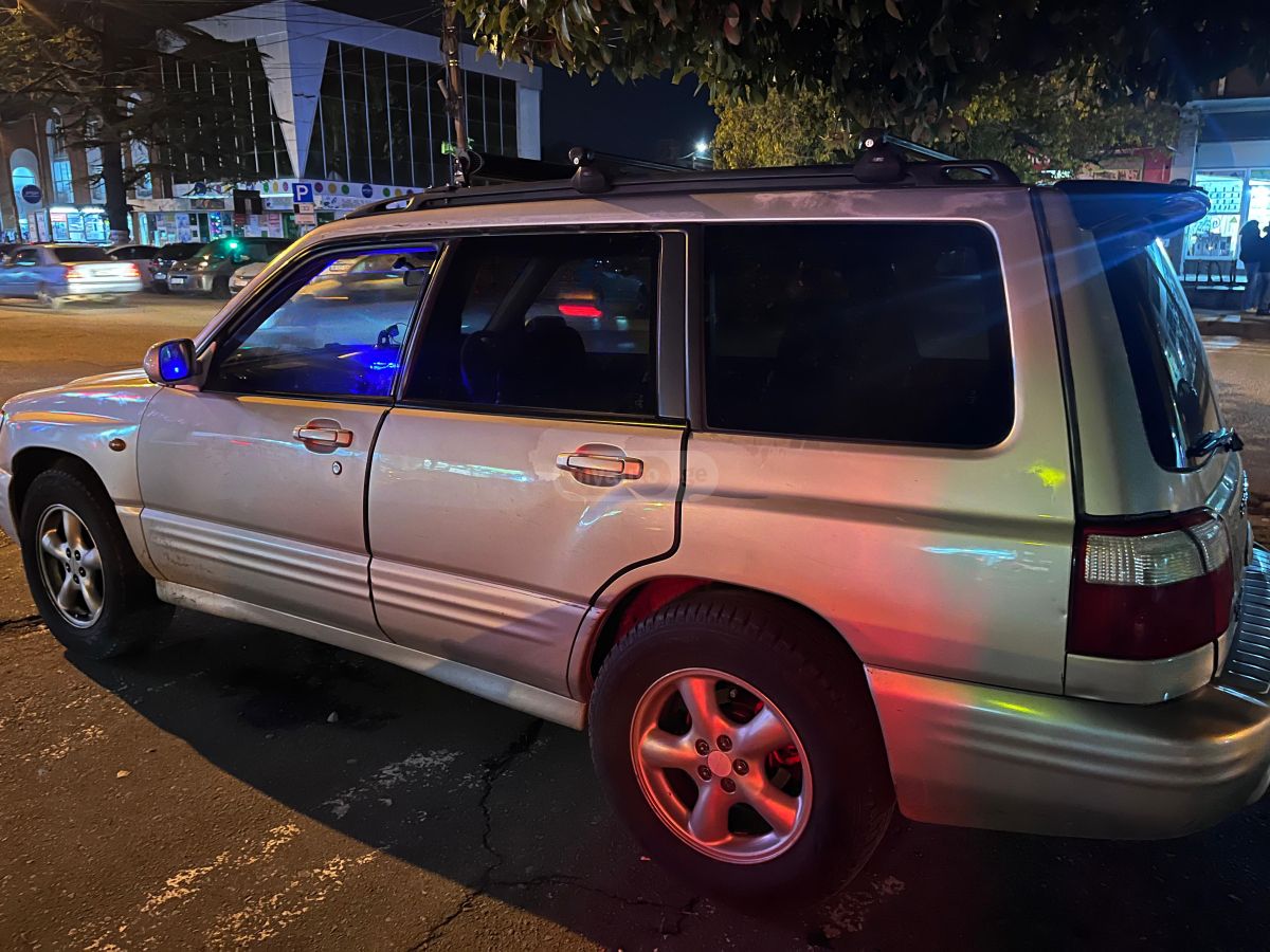 Subaru Forester 2000 — photo 2
