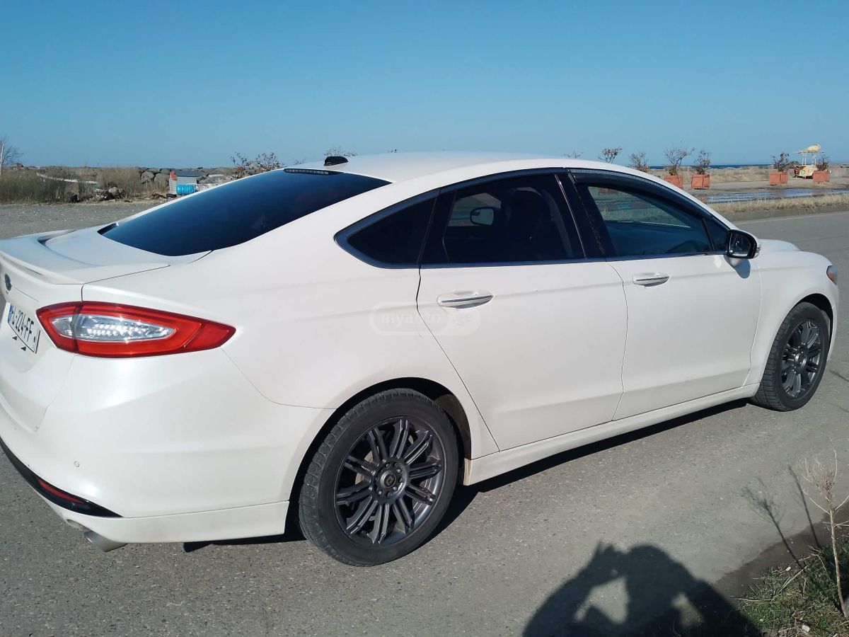 Ford Fusion 2013 — photo 2