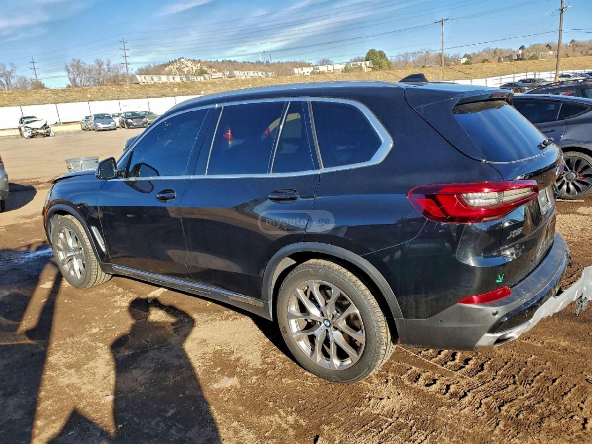 BMW X5 2021 — photo 2