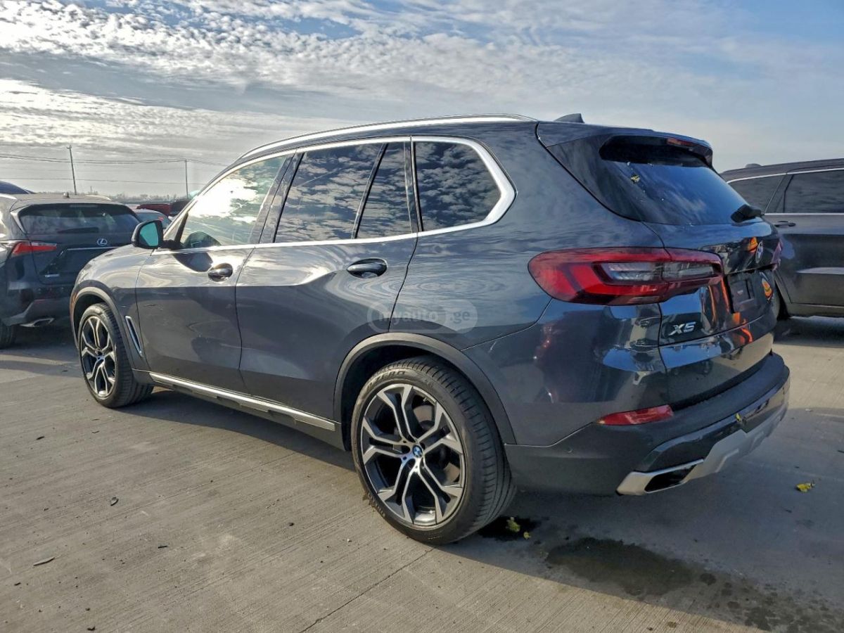 BMW X5 2021 — photo 2