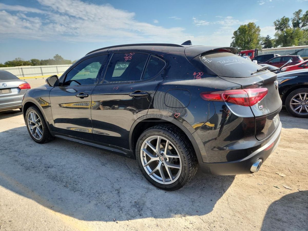 Alfa Romeo Stelvio 2018 — photo 2