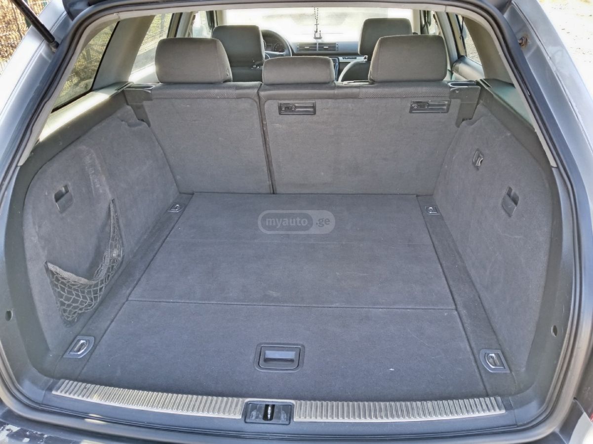 Audi A4 2003 — photo 2