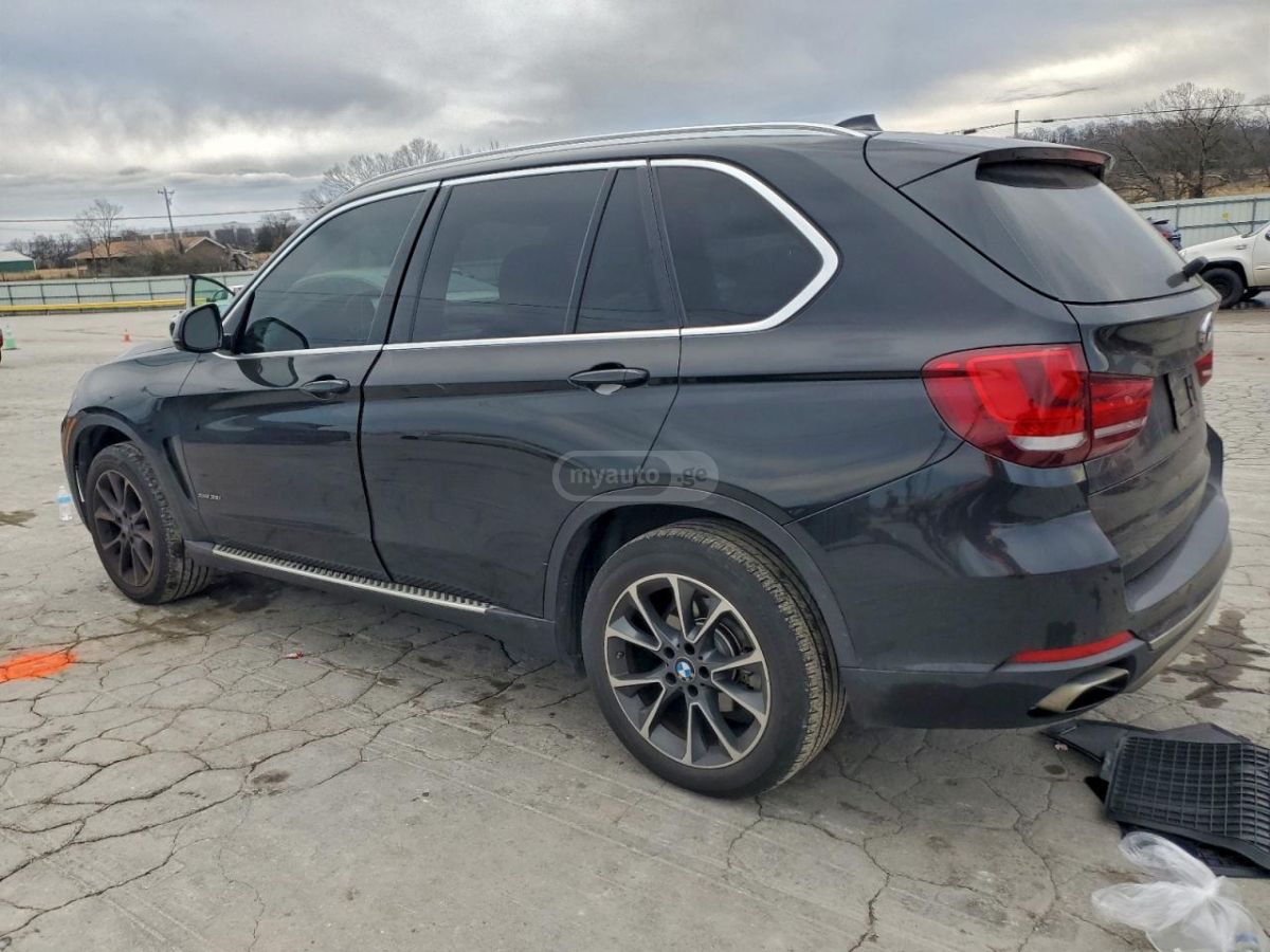 BMW X5 2018 — photo 2