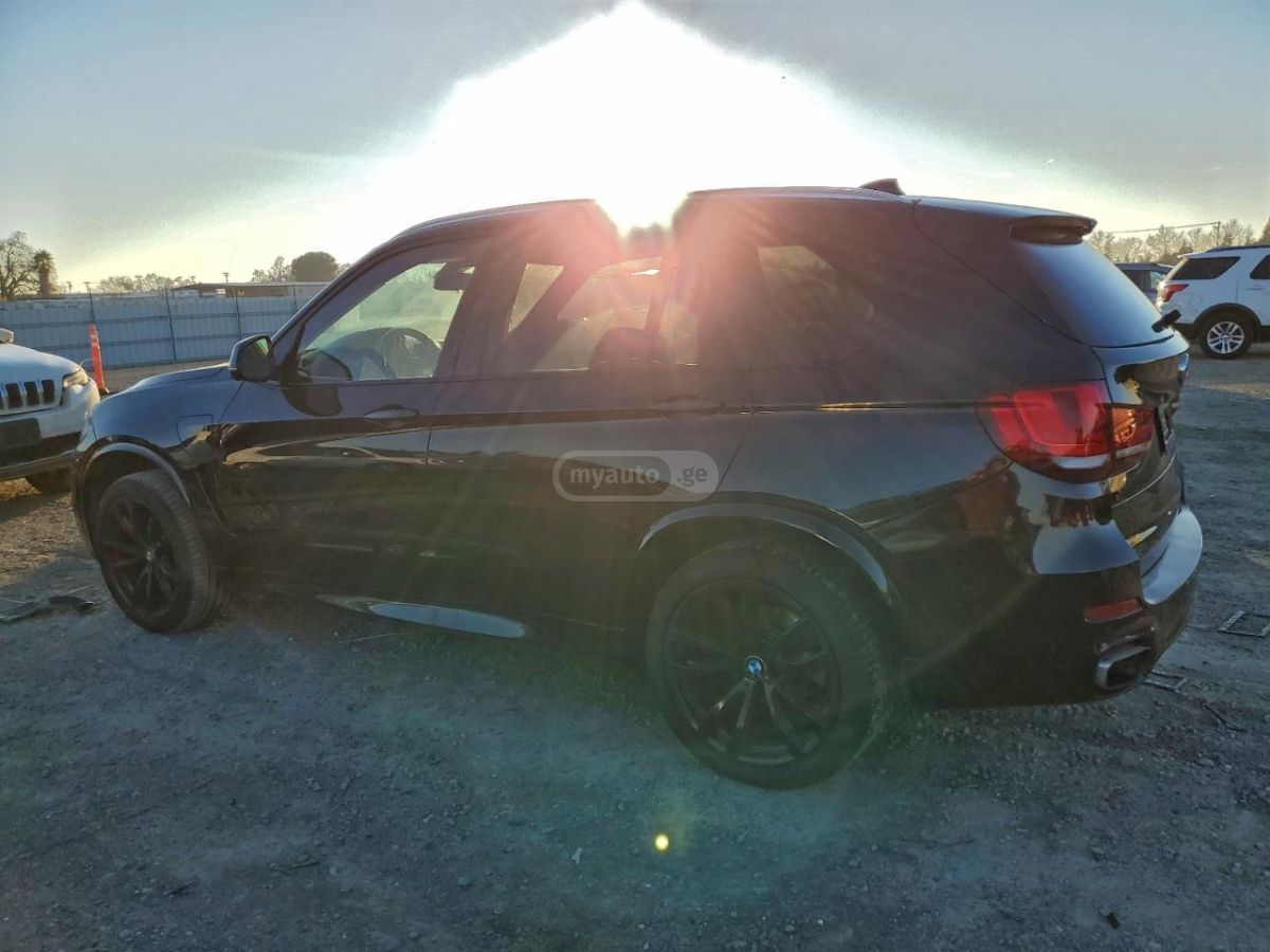 BMW X5 2018 — photo 2