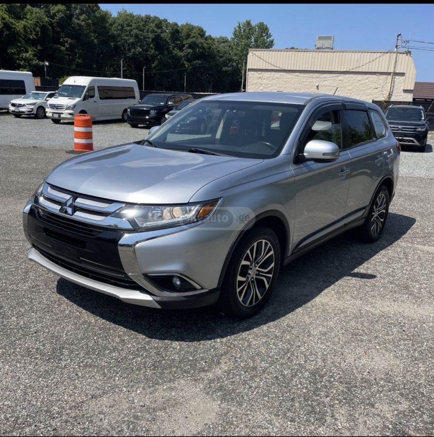 Mitsubishi Outlander 2016 — photo 2
