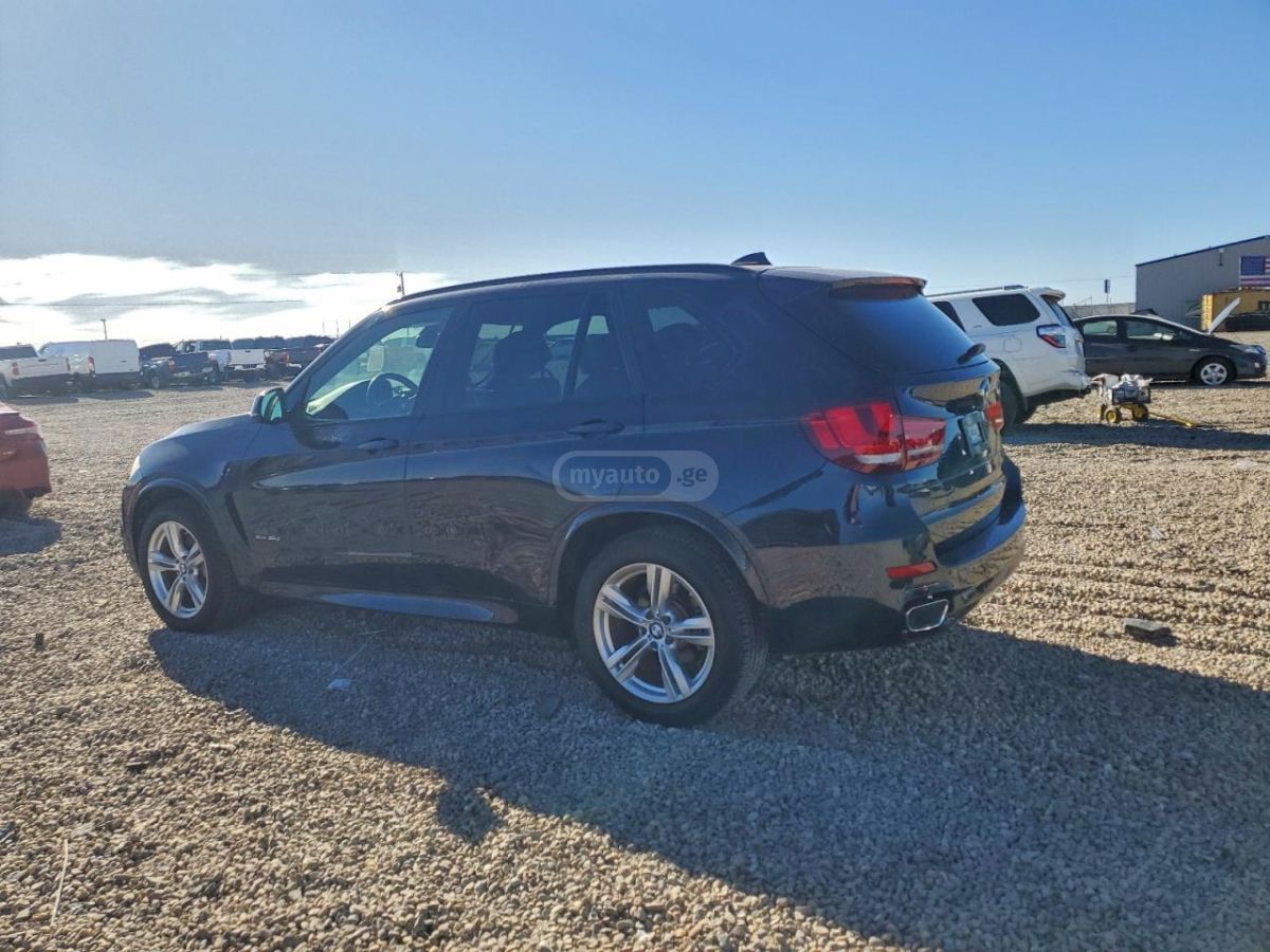 BMW X5 2018 — photo 2